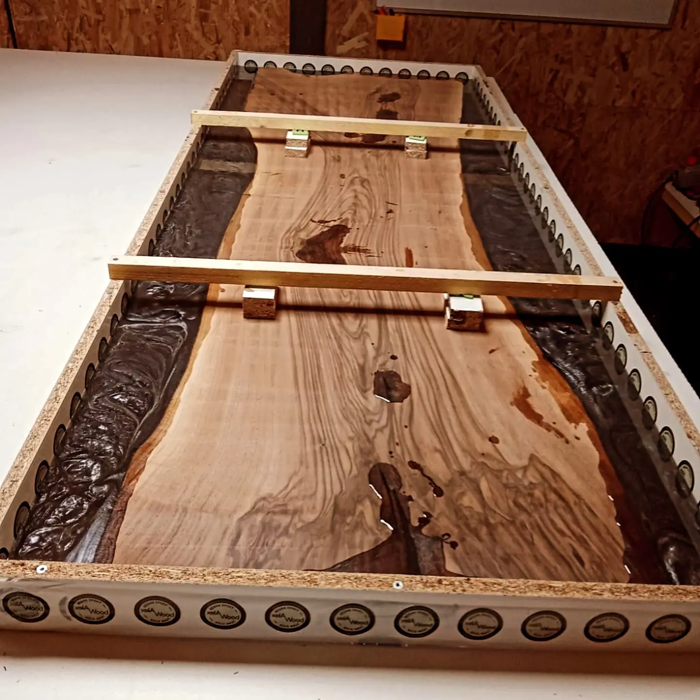 bureau en noyer moulé stanwood