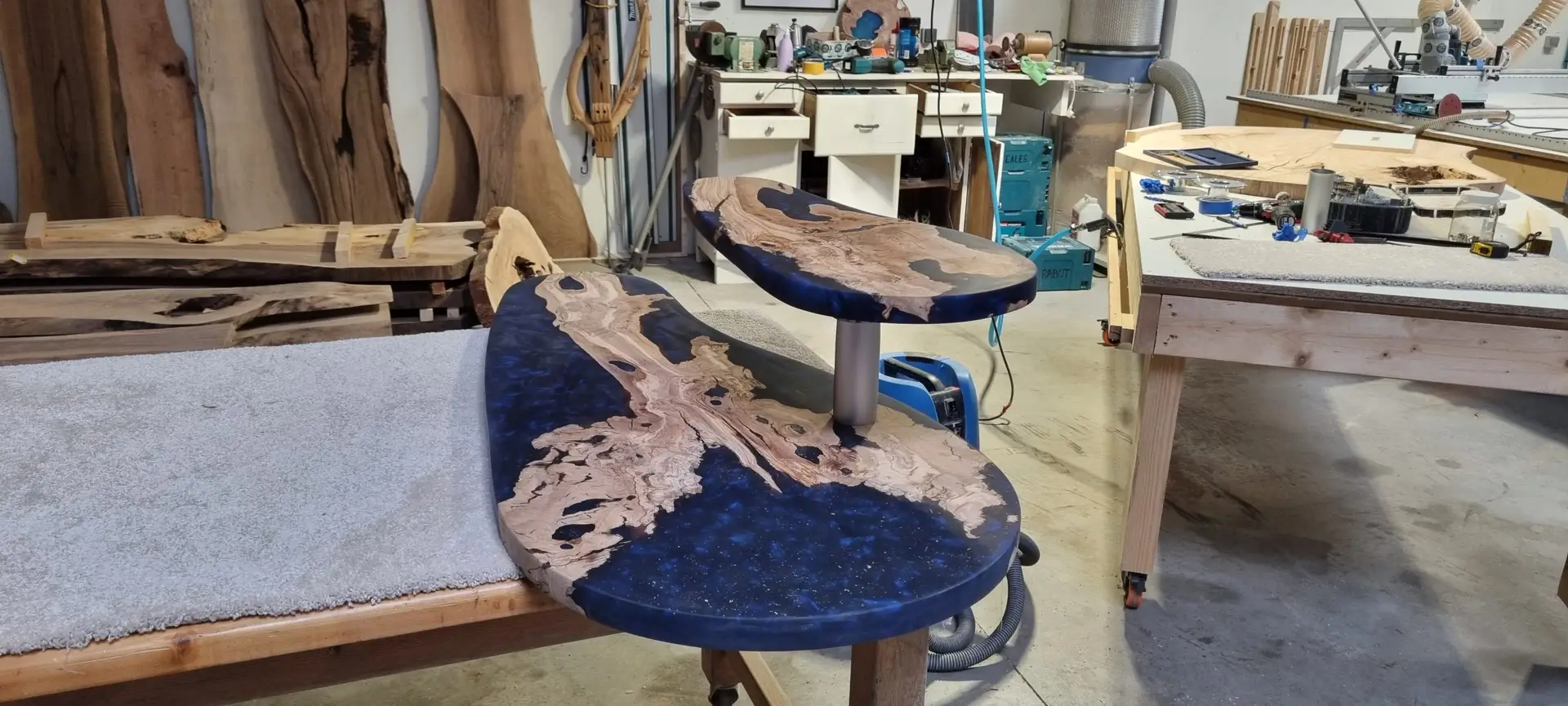 bureau en olivier resine bleu assemblage stanwood