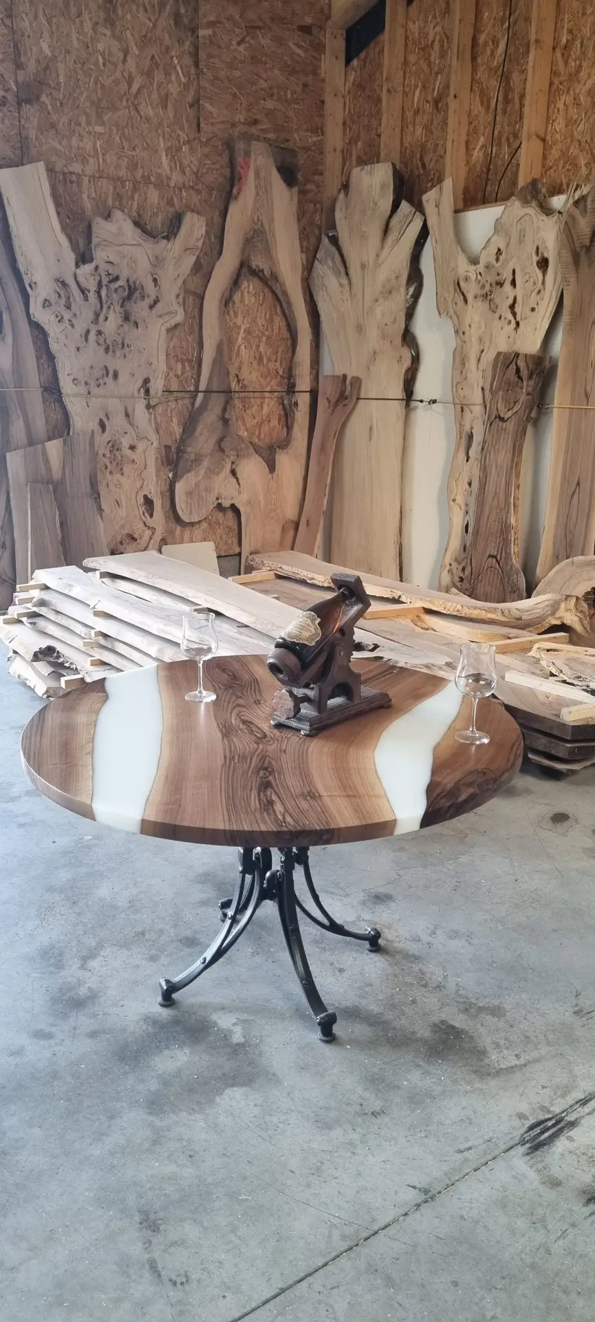 table ronde epoxy blanc bouteille stanwood
